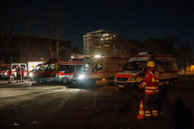 Esslingen-Berkheim: Unbekanntes Gas im Gebaeude - 48 Verletzte bei Weihnachstfeier der Kroatischischen Kirchengemeinde Esslingen